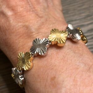 NEW WITH TAGS, Talbots Medallion Stretch Bracelet